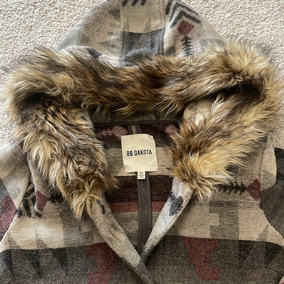 BB Dakota Hooded Jacket. Women Size Medium. - Picture 6 of 7